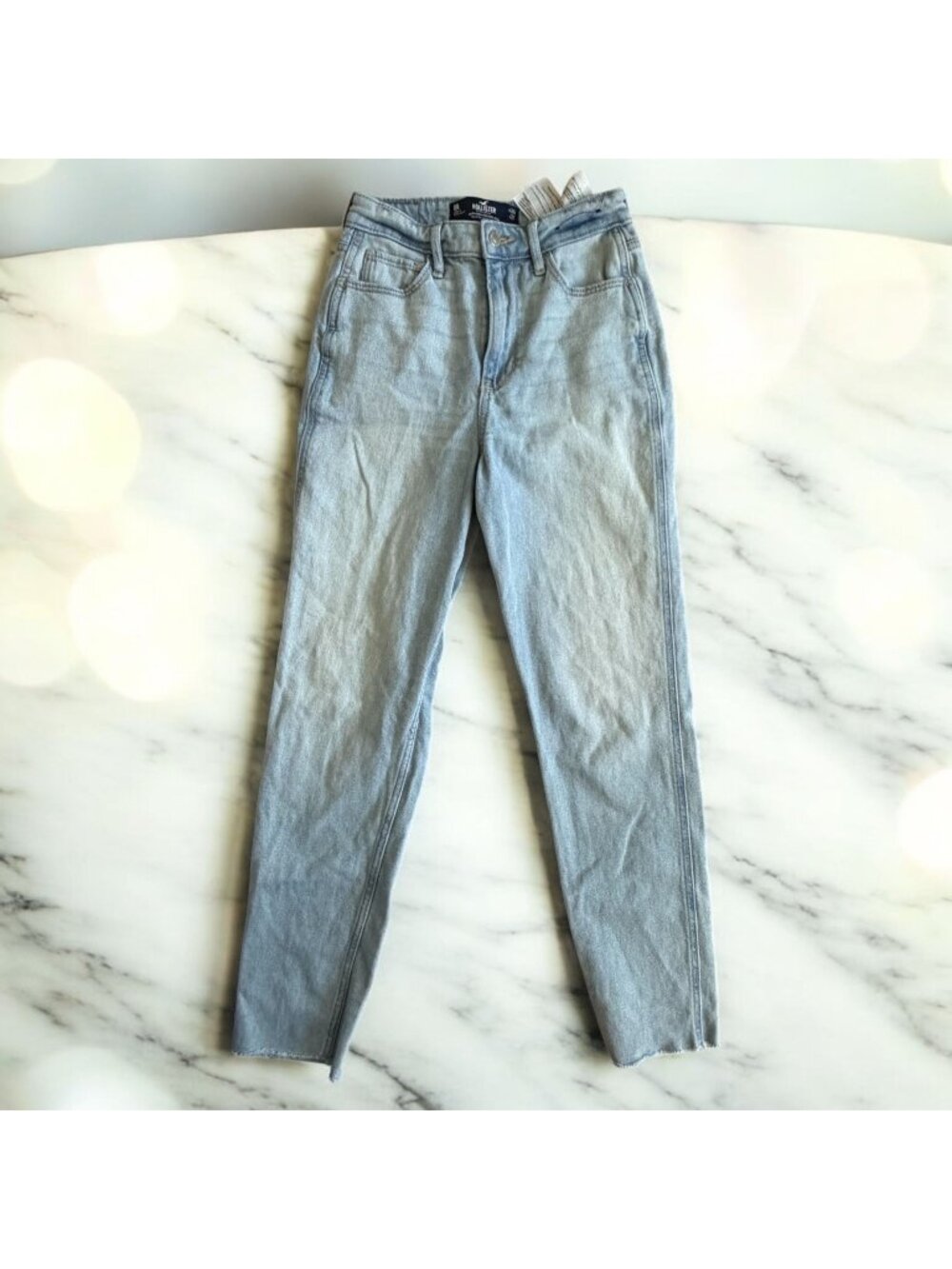 HOLLISTER Women's Light Wash Ultra High Rise Mom Jeans Size 24 x 27